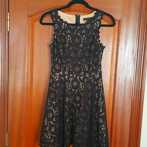 City Studio Dresses & Skirts - City Studio lace mini skater sleeveless dress fully lined, size 5- us 6